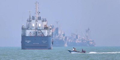 Trump announces Iran deal, ends Hormuz blockade