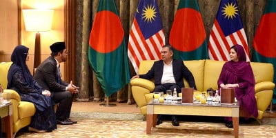 PM arrives in Kuala Lumpur on first foreign trip