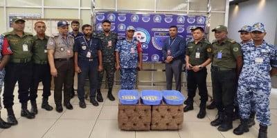 19kg gold bars worth Tk 45cr seized from Biman flight coming from Dubai