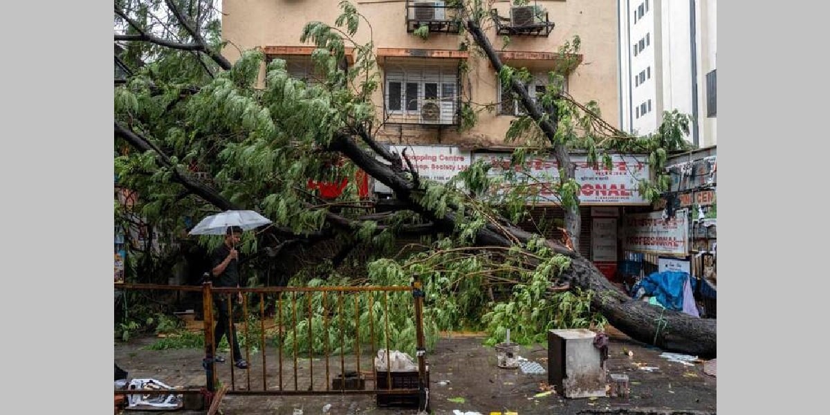 Building collapse kills 6 in Mumbai as torrential rain batters city