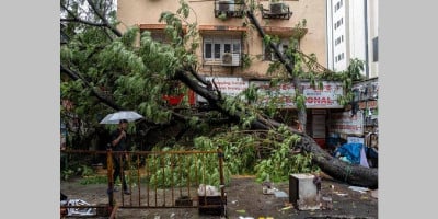 Building collapse kills 6 in Mumbai as torrential rain batters city