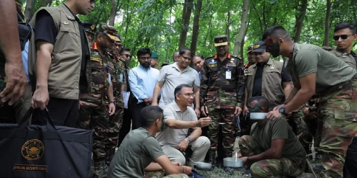 PM makes surprise visit to Army summer exercise, observes field training