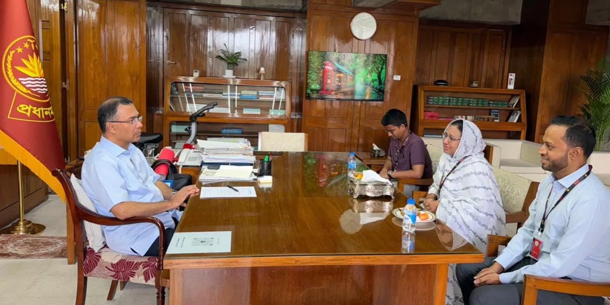 July martyr's mother meets PM with cancer-stricken son, gets job assurance