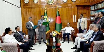Sarowar Alamgir takes oath as Ctg-2 MP