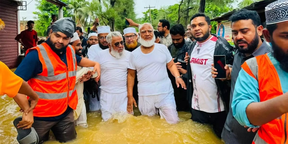 Jamaat-e-Islami Amir visits flood-hit Chattogram, distributes relief
