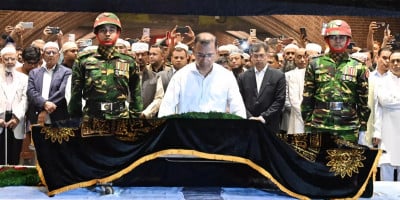 PM joins Jamiruddin Sircar’s namaj-e-janaza
