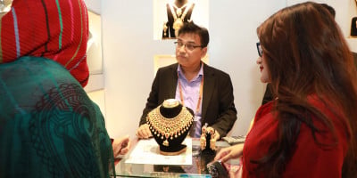 Gold price drops by Tk 2,216 per bhori