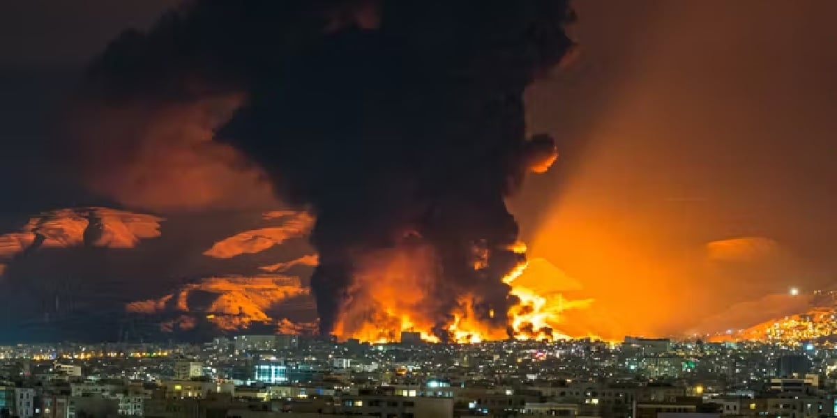 US bombs Iranian coastal targets for third straight night